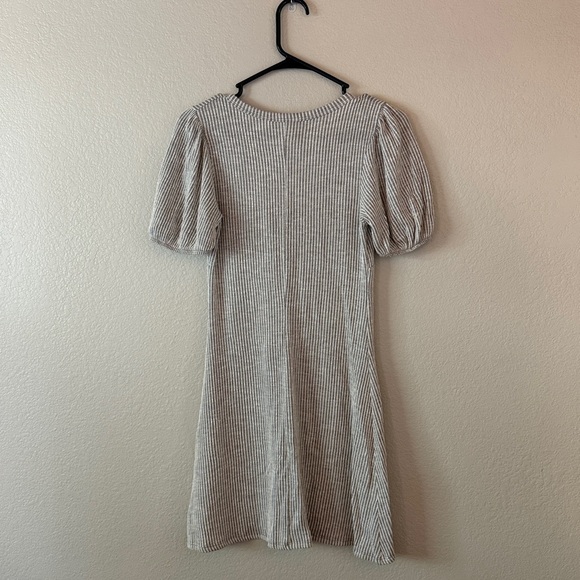 Caution To The Wind Gray Striped V-Neck Bubble Sleeve Dress Small - Picture 8 of 8